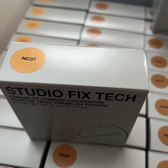 New MAC Studio Fix Tech Cream-To-Powder - Picture 9 of 14